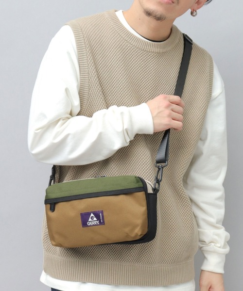 GERRY(ジェリー)の「撥水加工 リサイクルポリエステル REPREVE マルチポケット 横型 ミニショルダーバッグ(ショルダーバッグ・メンズ・ブラック/ブラウン系その他/ベージュ/グレー・FREE)」の8枚目の写真