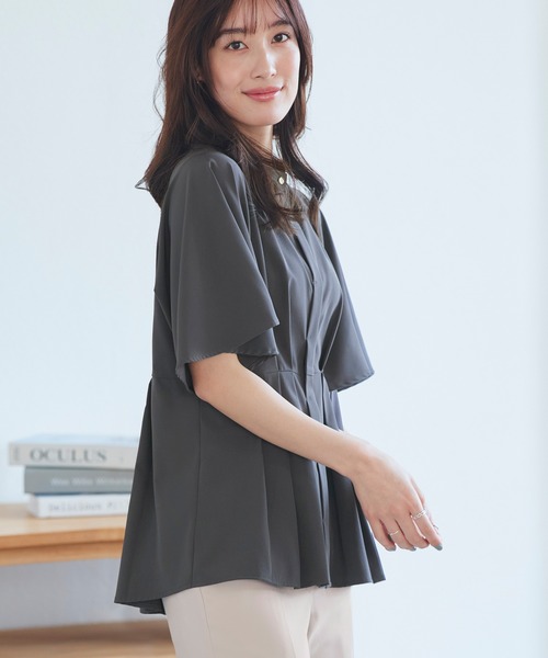 ルイルエブティック RUIRUE BOUTIQUE 【洗える/ストレッチ】ウエストタックバンドカラーフレアブラウス （グレージュ） RUIRUE BOUTIQUE（ルイルエブティック）の「洗える ストレッチ