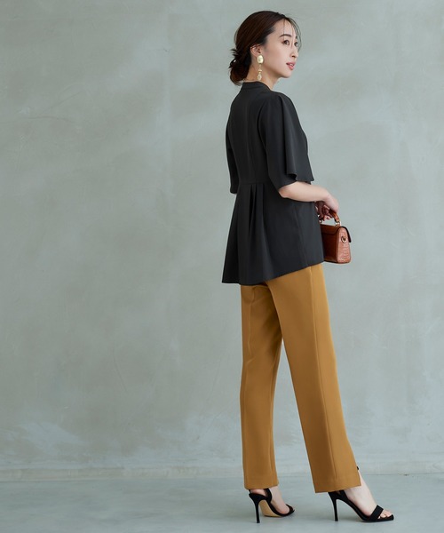 RUIRUE BOUTIQUE(ルイルエブティック)の「洗える ストレッチ | ウエストタック・バンドカラーフレアブラウス | 半袖 バンドカラー トップス 体型カバー オフィスカジュアル 通勤服 華やか ブラウス(シャツ/ブラウス・レディース・ネイビー/ブラック/グレイッシュベージュ/ブラック系その他/ダークグレー/ホワイト・S/M/L/LL/3L)」の14枚目の写真