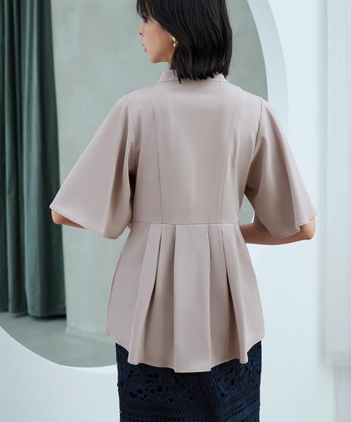 ルイルエブティック RUIRUE BOUTIQUE 【洗える/ストレッチ】ウエストタックバンドカラーフレアブラウス （グレージュ） 洗える ストレッチ ｜ ウエストタック・バンドカラーフレア
