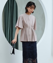 RUIRUE BOUTIQUE（ルイルエブティック）の「洗える ストレッチ ｜ ウエストタック・バンドカラーフレアブラウス ｜ 半袖 バンドカラー トップス 体型カバー  オフィスカジュアル 通勤服 華やか ブラウス（シャツ/ブラウス）」