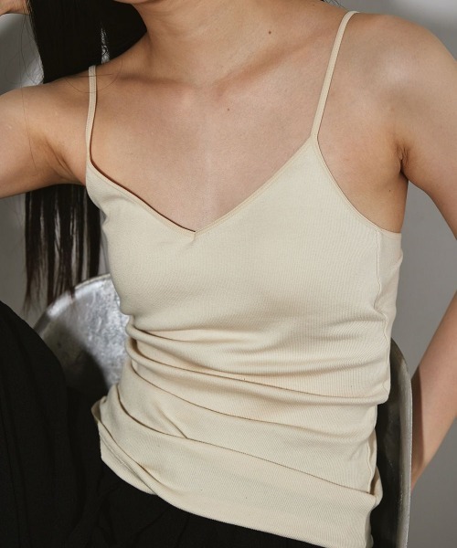 TODAYFUL（トゥデイフル）の「TODAYFUL Back Open Camisole 12110627（タンクトップ・レディース・ベージュ/オフホワイト/ブラック・FREE）」の3枚目の写真