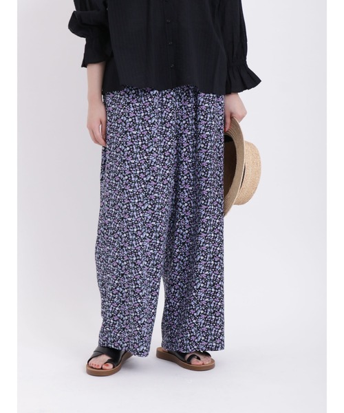 Samansa Mos2（サマンサ モスモス）の「小花柄綿レーヨンストレートパンツ（その他パンツ・レディース・ピンク/パープル/イエロー・F）」の2枚目の写真