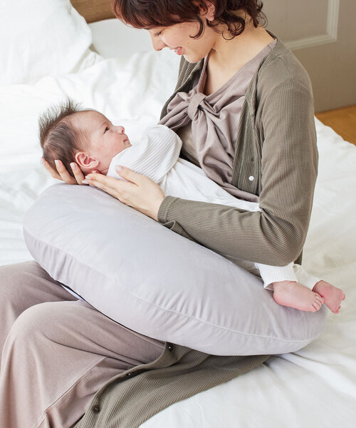 Rosemadame（ローズマダム）の「授乳クッション（カバー取り外しらくらく仕様）（授乳ケープ/授乳クッション・レディース・ライトグレー・FREE）」の2枚目の写真