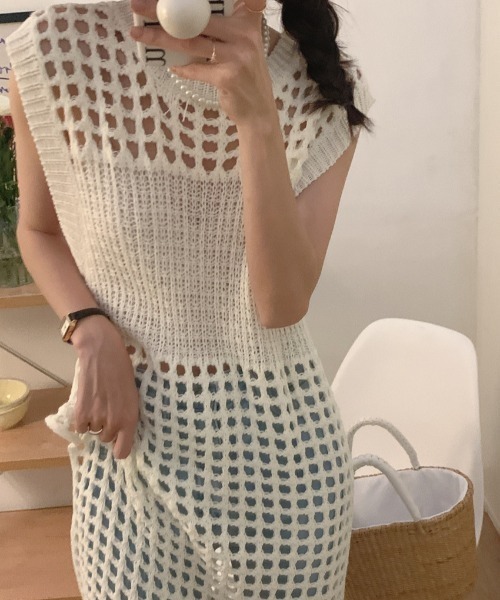 deux amour（ドゥーザムール）の「カギ編みロングジレ（ベスト・レディース・ブラック/ホワイト・FREE）」の4枚目の写真