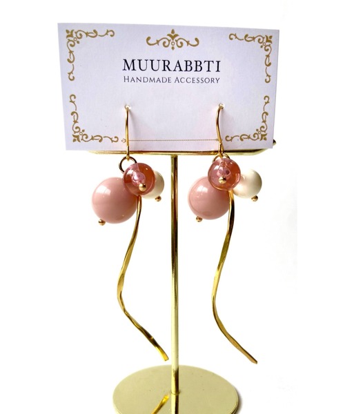 tone(トーン)の「【MUURABBTI】くすみピンクのピアス(MA)(ピアス(両耳用)・レディース・ピンク・FREE)」の1枚目の写真