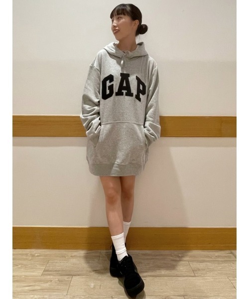 GAP（ギャップ）の「GAPアーチロゴ パーカー(ユニセックス)（パーカー・メンズ・ライトグレー/ネイビー・L/M/XS/XL/S）」の11枚目の写真