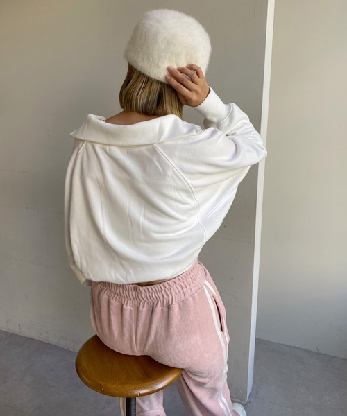 one after another NICE CLAUP（ワンアフターアナザーナイスクラップ）の「エンブレム付きシャギーキャップ（キャップ・レディース・ブラック/アイボリー・FREE）」の4枚目の写真