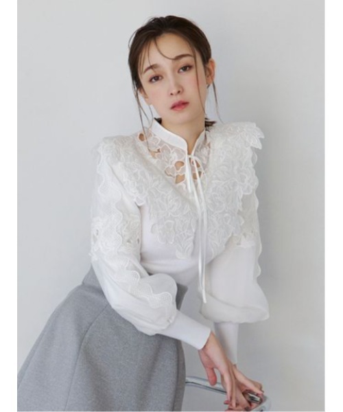 SNIDEL（スナイデル）の「レースカラーニットプルオーバー（ニット/セーター・レディース・アイボリー/ベージュ/ブラック・FREE）」の9枚目の写真