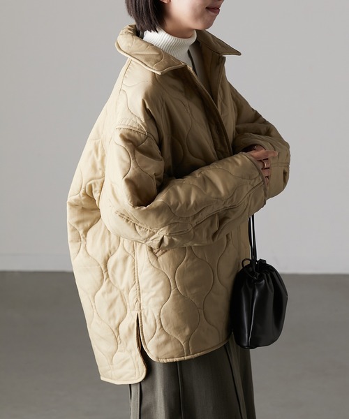 r.（アールドット）の「リップストップ ステンカラーキルトコート（ステンカラーコート・レディース・ベージュ/ブラック/カーキ/アイボリー・FREE）」の11枚目の写真