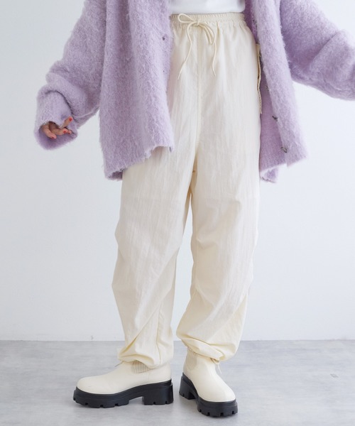 w closet（ダブルクローゼット）の「イージーカーゴパンツ（カーゴパンツ・レディース・カーキ/ブラック/オフホワイト・FREE）」の2枚目の写真