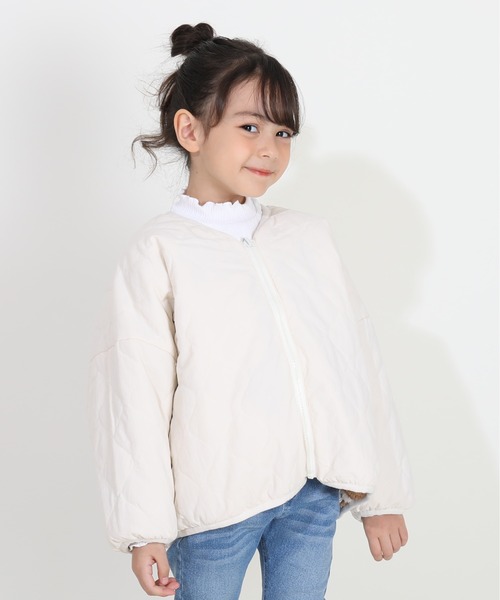 BABYDOLL（ベビードール）の「通販限定 ボア×キルト リバーシブル 中綿ブルゾン 8667K（ダウンジャケット/コート・キッズ・ベージュ/ナチュラル/サンドベージュ/ダークブラウン系/オフホワイト・130cm/110cm/100cm/150cm/140cm/90cm/120cm）」の20枚目の写真