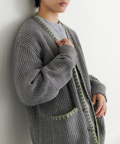 SENSE OF PLACE by URBAN RESEARCH（センスオブプレイスバイアーバンリサーチ）の「『ユニセックス』ハンドステッチVネックカーディガン（カーディガン/ボレロ・メンズ・ブラック/グレー/ブラウン・MEDIUM/LARGE）」の10枚目の写真