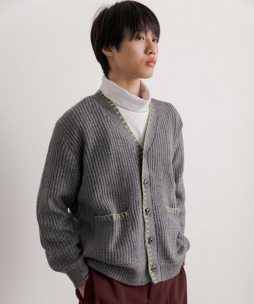 SENSE OF PLACE by URBAN RESEARCH（センスオブプレイスバイアーバンリサーチ）の「『ユニセックス』ハンドステッチVネックカーディガン（カーディガン/ボレロ・メンズ・ブラック/グレー/ブラウン・MEDIUM/LARGE）」の17枚目の写真