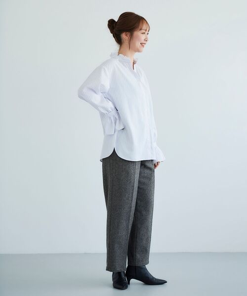 le.coeur blanc（ルクールブラン）の「フリルネック前釦ブラウス（シャツ/ブラウス・レディース・オフホワイト/ホワイト系その他/ブルー系その他2・38）」の8枚目の写真