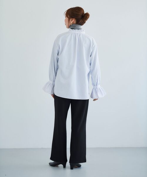 le.coeur blanc（ルクールブラン）の「フリルネック前釦ブラウス（シャツ/ブラウス・レディース・オフホワイト/ホワイト系その他/ブルー系その他2・38）」の9枚目の写真