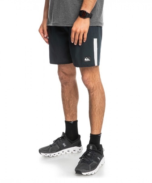【セール】OMNI TRAINING SHORT/クイックシルバー軽量吸汗速乾サイドアーチパネルトレーニングショーツ(その他パンツ)|Quiksilver(クイックシルバー)