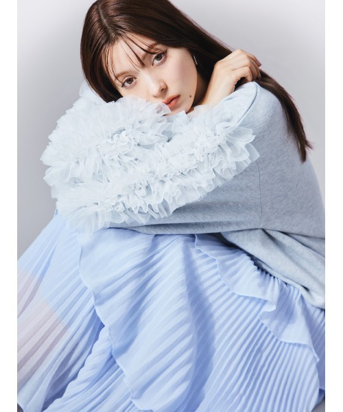 SNIDEL（スナイデル）の「フリルチュールデザインスウェットプルオーバー（Tシャツ/カットソー・レディース・ホワイト/グレー/チャコールグレー・FREE）」の4枚目の写真