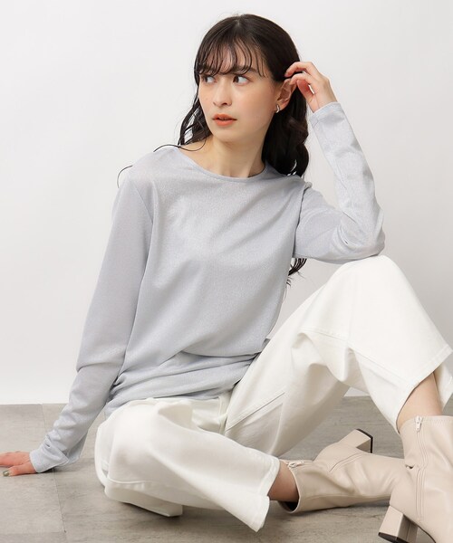 OPAQUE.CLIP（オペークドットクリップ）の「◆ラメジャージ ラウンドトップス【ストレッチ/洗濯機洗い可】（Tシャツ/カットソー・レディース・シルバー系5/サックスブルー系5/ベージュ系5・36/38/40/42）」の4枚目の写真