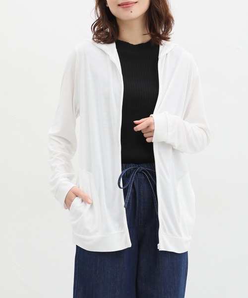 Honeys(ハニーズ)の「ミドル丈ジップパーカー(パーカー・レディース・ネイビー/オフホワイト/ブラック/ブルーグリーン/グレイッシュベージュ/イエロー系その他/モカ/ブルー・LL/M/L/3L)」の2枚目の写真