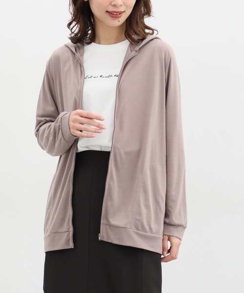 Honeys(ハニーズ)の「ミドル丈ジップパーカー(パーカー・レディース・ネイビー/オフホワイト/ブラック/ブルーグリーン/グレイッシュベージュ/イエロー系その他/モカ/ブルー・LL/M/L/3L)」の4枚目の写真