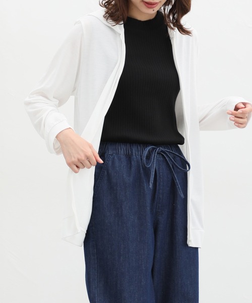 Honeys(ハニーズ)の「ミドル丈ジップパーカー(パーカー・レディース・ネイビー/オフホワイト/ブラック/ブルーグリーン/グレイッシュベージュ/イエロー系その他/モカ/ブルー・LL/M/L/3L)」の10枚目の写真