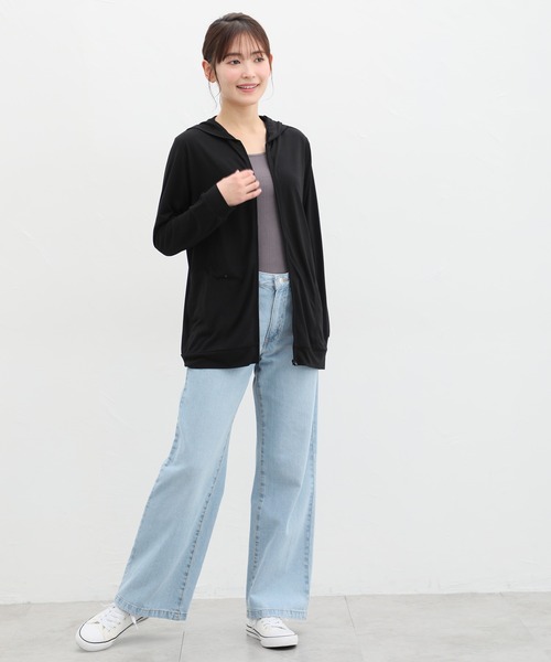 Honeys(ハニーズ)の「ミドル丈ジップパーカー(パーカー・レディース・ネイビー/オフホワイト/ブラック/ブルーグリーン/グレイッシュベージュ/イエロー系その他/モカ/ブルー・LL/M/L/3L)」の11枚目の写真