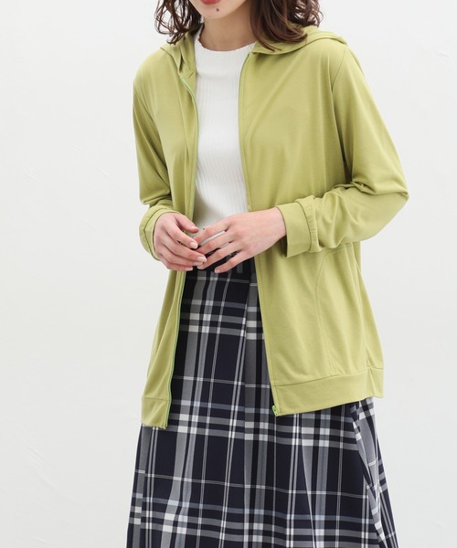 Honeys(ハニーズ)の「ミドル丈ジップパーカー(パーカー・レディース・ネイビー/オフホワイト/ブラック/ブルーグリーン/グレイッシュベージュ/イエロー系その他/モカ/ブルー・LL/M/L/3L)」の16枚目の写真