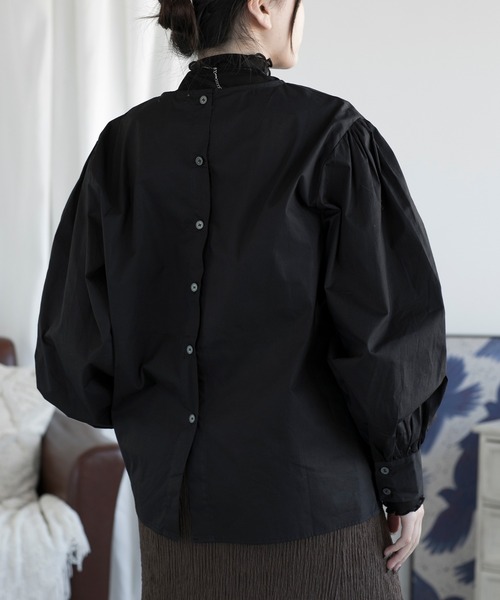 aimoha（アイモハ）の「ノーカラーボリューム袖ブラウス（シャツ/ブラウス・レディース・ブラック/カーキ/ベージュ/ホワイト・MEDIUM/LARGE）」の3枚目の写真