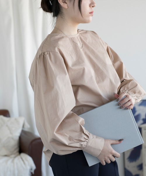 aimoha（アイモハ）の「ノーカラーボリューム袖ブラウス（シャツ/ブラウス・レディース・ブラック/カーキ/ベージュ/ホワイト・MEDIUM/LARGE）」の15枚目の写真