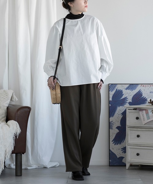 aimoha（アイモハ）の「ノーカラーボリューム袖ブラウス（シャツ/ブラウス・レディース・ブラック/カーキ/ベージュ/ホワイト・MEDIUM/LARGE）」の17枚目の写真