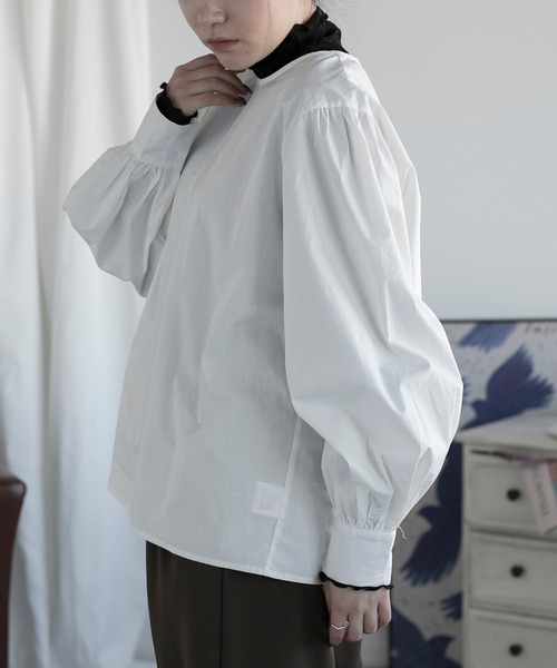 aimoha（アイモハ）の「ノーカラーボリューム袖ブラウス（シャツ/ブラウス・レディース・ブラック/カーキ/ベージュ/ホワイト・MEDIUM/LARGE）」の21枚目の写真