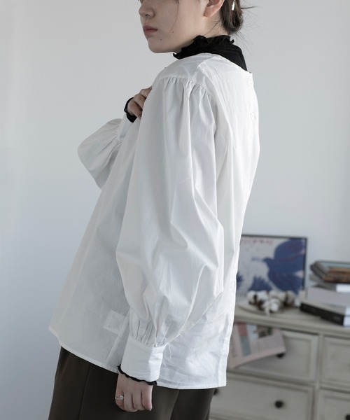 aimoha（アイモハ）の「ノーカラーボリューム袖ブラウス（シャツ/ブラウス・レディース・ブラック/カーキ/ベージュ/ホワイト・MEDIUM/LARGE）」の22枚目の写真