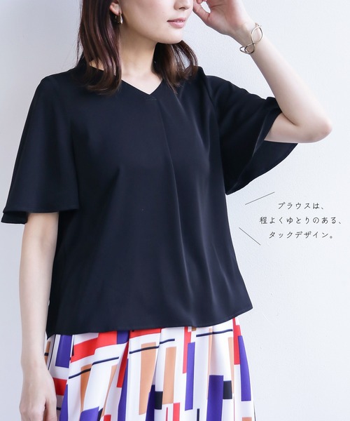 WHITE JOOLA（ホワイトジョーラ）の「春夏セットアップ【手洗いOK！いつものコーデを一新！】裾配色プリントフレアースカート＆フレアー半袖とろみブラウス2点セット（スーツセット・レディース・ブラック/ブルー・S/M/L）」の22枚目の写真