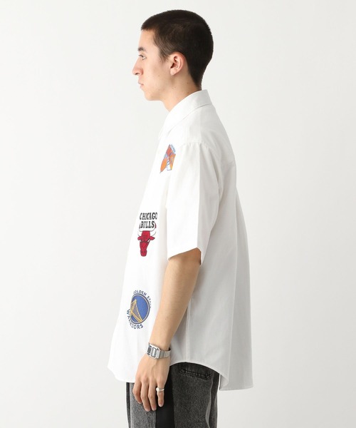 NBA(エヌビーエー)の「【NBA】別注/チームロゴワッペン/オーバーサイズシャツ(シャツ/ブラウス・メンズ・ホワイト/ストライプ・LARGE/MEDIUM)」の11枚目の写真