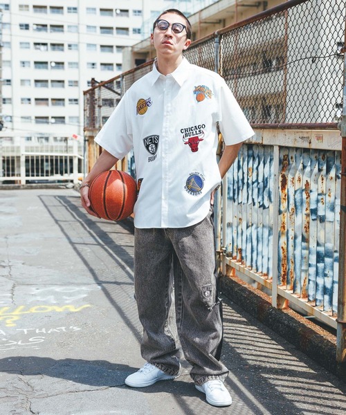 NBA(エヌビーエー)の「【NBA】別注/チームロゴワッペン/オーバーサイズシャツ(シャツ/ブラウス・メンズ・ホワイト/ストライプ・LARGE/MEDIUM)」の21枚目の写真