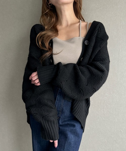 JUNOAH（ジュノア）の「透かし柄Vネックニットカーディガン（カーディガン/ボレロ・レディース・ブラック/グレイッシュベージュ/杢グレー・FREE）」の4枚目の写真