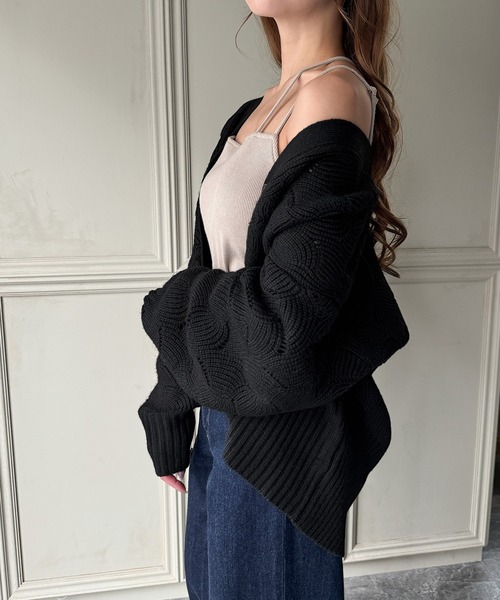 JUNOAH（ジュノア）の「透かし柄Vネックニットカーディガン（カーディガン/ボレロ・レディース・ブラック/グレイッシュベージュ/杢グレー・FREE）」の7枚目の写真