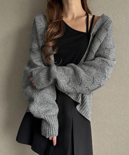 JUNOAH（ジュノア）の「透かし柄Vネックニットカーディガン（カーディガン/ボレロ・レディース・ブラック/グレイッシュベージュ/杢グレー・FREE）」の9枚目の写真