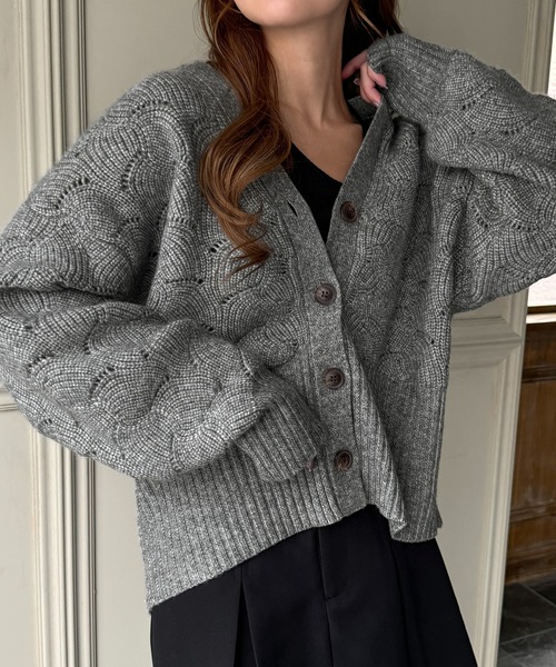 JUNOAH（ジュノア）の「透かし柄Vネックニットカーディガン（カーディガン/ボレロ・レディース・ブラック/グレイッシュベージュ/杢グレー・FREE）」の10枚目の写真