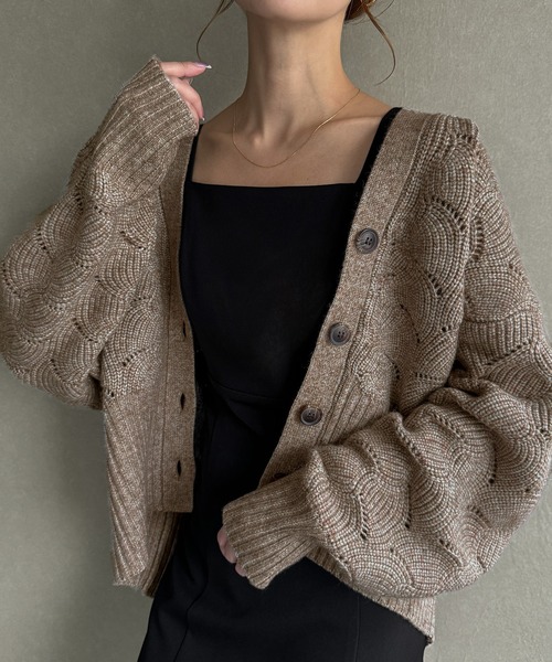 JUNOAH（ジュノア）の「透かし柄Vネックニットカーディガン（カーディガン/ボレロ・レディース・ブラック/グレイッシュベージュ/杢グレー・FREE）」の13枚目の写真