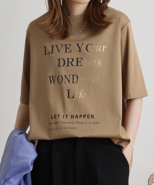 EGLANTINE(エグランティーヌ)の「Eglantine 英字プリントTシャツ(Tシャツ/カットソー・レディース・キャメル/ピンク/マスタード/オフホワイト/ブラック/ネイビー・40)」の5枚目の写真