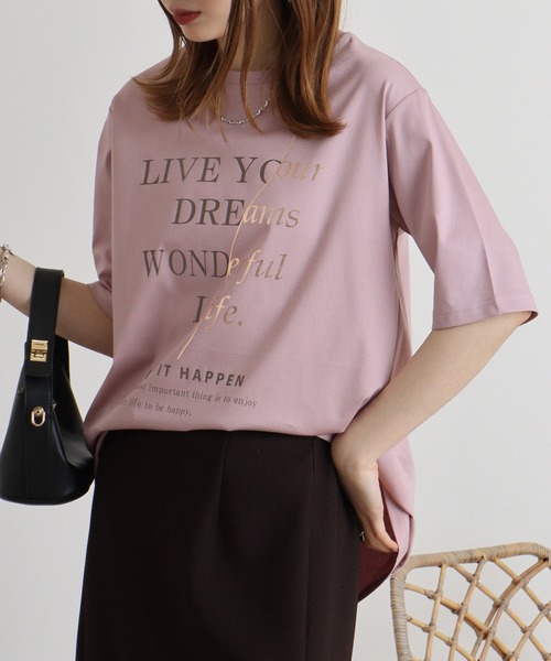 EGLANTINE(エグランティーヌ)の「Eglantine 英字プリントTシャツ(Tシャツ/カットソー・レディース・キャメル/ピンク/マスタード/オフホワイト/ブラック/ネイビー・40)」の6枚目の写真