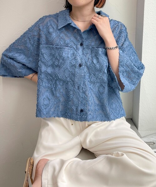 fredy emue(フレディエミュ)の「ジャガードクロップドシャツ(シャツ/ブラウス・レディース・オフホワイト/ブラック/ブルー・38)」の3枚目の写真
