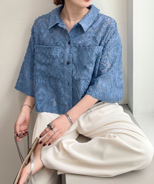 fredy emue(フレディエミュ)の「ジャガードクロップドシャツ(シャツ/ブラウス・レディース・オフホワイト/ブラック/ブルー・38)」の16枚目の写真