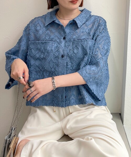 fredy emue(フレディエミュ)の「ジャガードクロップドシャツ(シャツ/ブラウス・レディース・オフホワイト/ブラック/ブルー・38)」の17枚目の写真