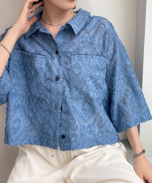 fredy emue(フレディエミュ)の「ジャガードクロップドシャツ(シャツ/ブラウス・レディース・オフホワイト/ブラック/ブルー・38)」の18枚目の写真