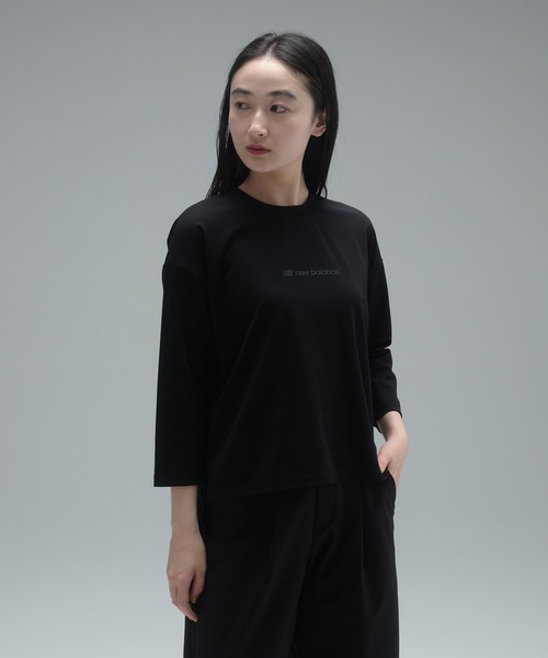 NEW BALANCE(ニューバランス)の「MET24 Bracelet Sleeve Pullover(Tシャツ/カットソー・レディース・ブラック/ライトベージュ/インディゴブルー・LARGE/MEDIUM/SMALL)」の4枚目の写真
