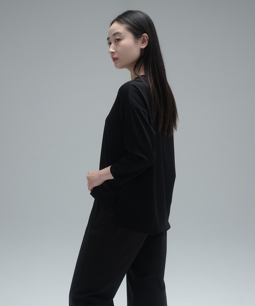 NEW BALANCE(ニューバランス)の「MET24 Bracelet Sleeve Pullover(Tシャツ/カットソー・レディース・ブラック/ライトベージュ/インディゴブルー・LARGE/MEDIUM/SMALL)」の5枚目の写真