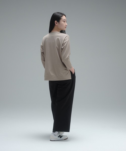 NEW BALANCE(ニューバランス)の「MET24 Bracelet Sleeve Pullover(Tシャツ/カットソー・レディース・ブラック/ライトベージュ/インディゴブルー・LARGE/MEDIUM/SMALL)」の17枚目の写真